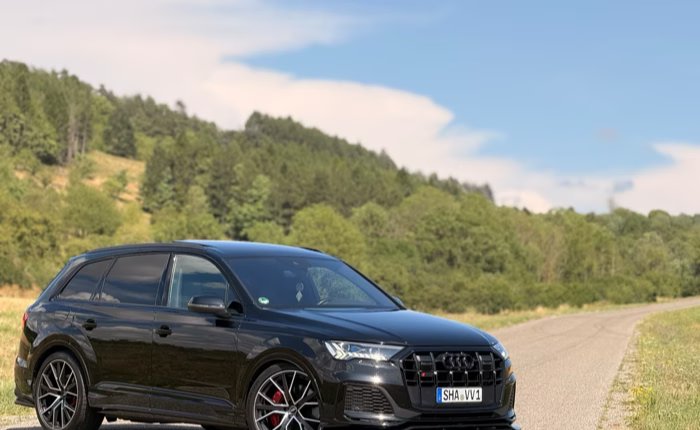 Audi SQ7 4.0 TFSI quattro in Schwarz Metallic
